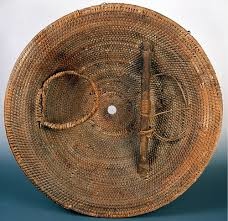 Antiguo escudo de ratan por dentro - The Rattan Shield